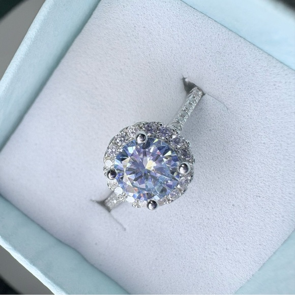 ⭐ 1ct Ice Blue Moissanite Halo Ring – Size 8 - Never Worn- 𝐆𝐑𝐀 𝐂𝐄𝐑𝐓𝐈𝐅𝐈𝐄𝐃